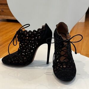 Alaia suede lace pump